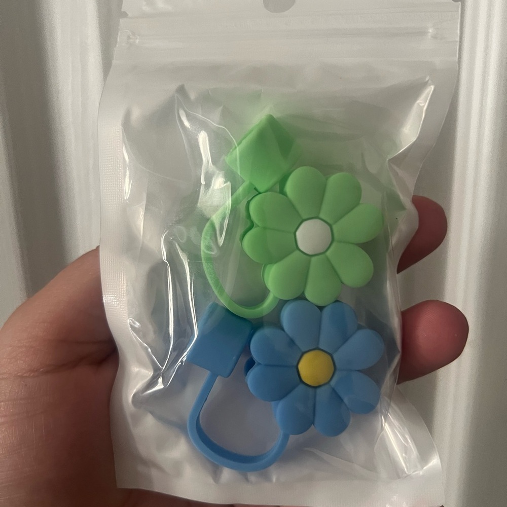 🐣NWT Floral Straw Toppers - Blue and Green
